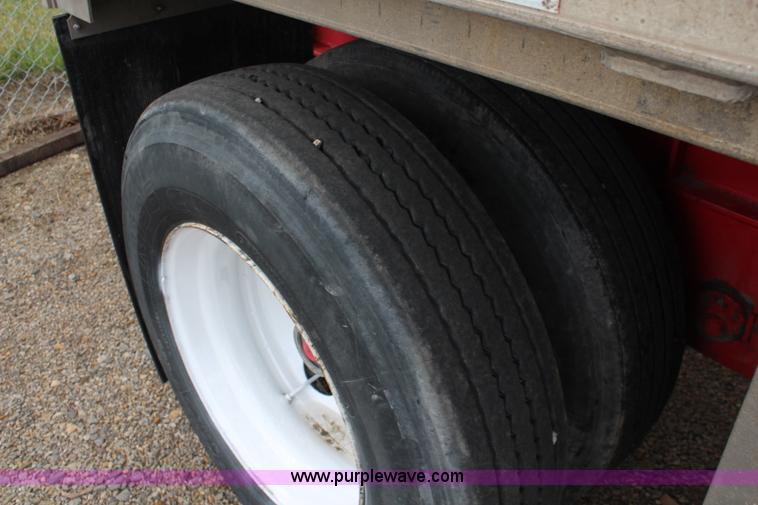 image for item K6838 2005 Transcraft Eagle flatbed trailer