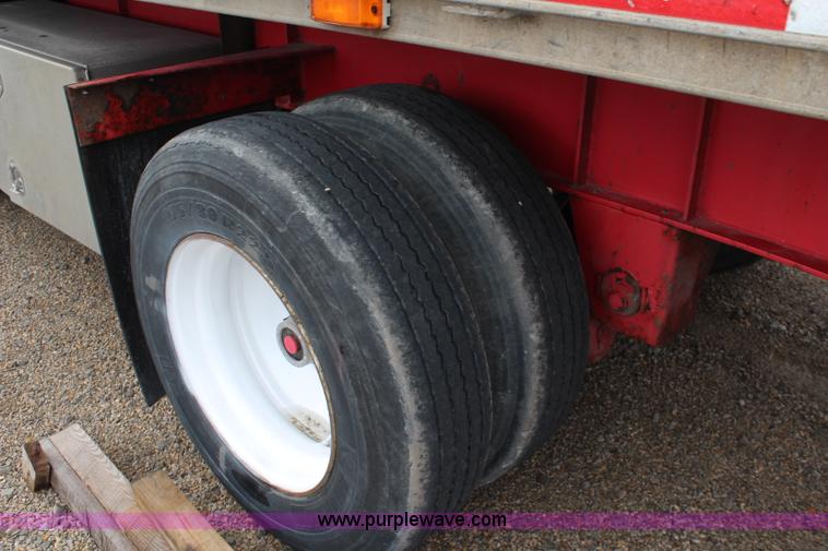 image for item K6838 2005 Transcraft Eagle flatbed trailer