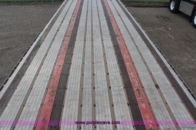 image for item K6838 2005 Transcraft Eagle flatbed trailer