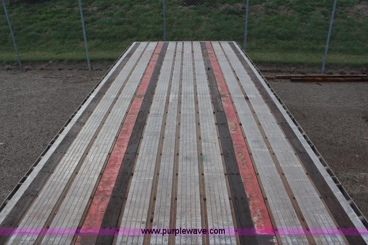 image for item K6838 2005 Transcraft Eagle flatbed trailer
