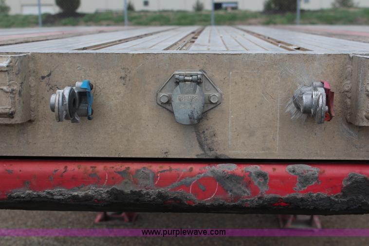 image for item K6840 2005 Transcraft Eagle flatbed trailer