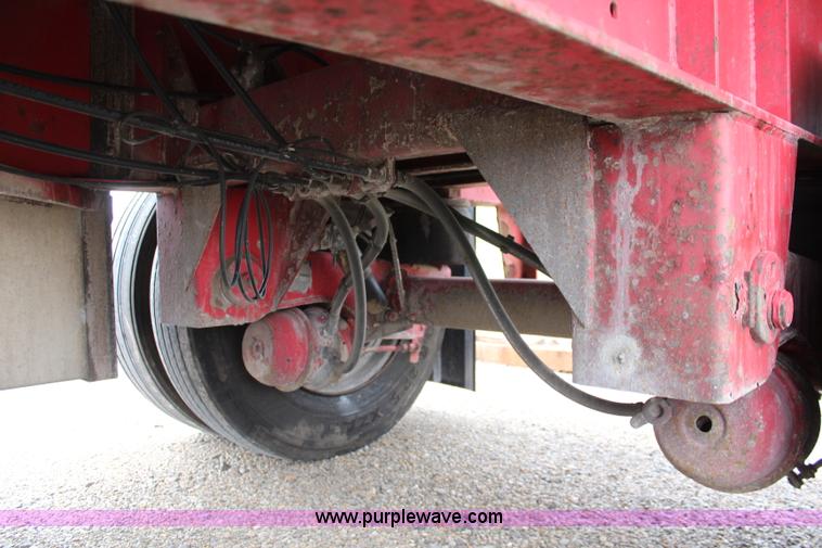 image for item K6840 2005 Transcraft Eagle flatbed trailer