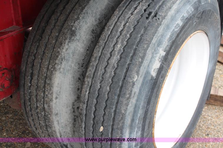 image for item K6840 2005 Transcraft Eagle flatbed trailer