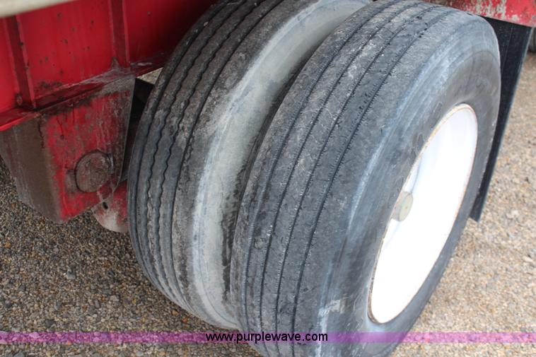 image for item K6840 2005 Transcraft Eagle flatbed trailer