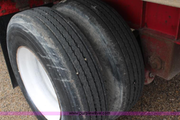 image for item K6840 2005 Transcraft Eagle flatbed trailer