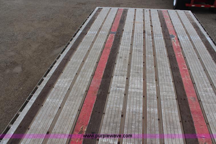 image for item K6840 2005 Transcraft Eagle flatbed trailer