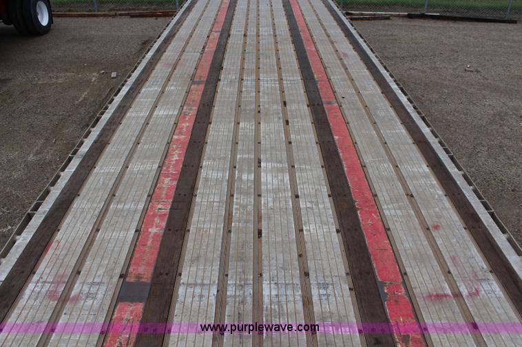 image for item K6840 2005 Transcraft Eagle flatbed trailer