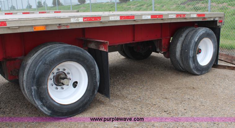 image for item K6840 2005 Transcraft Eagle flatbed trailer