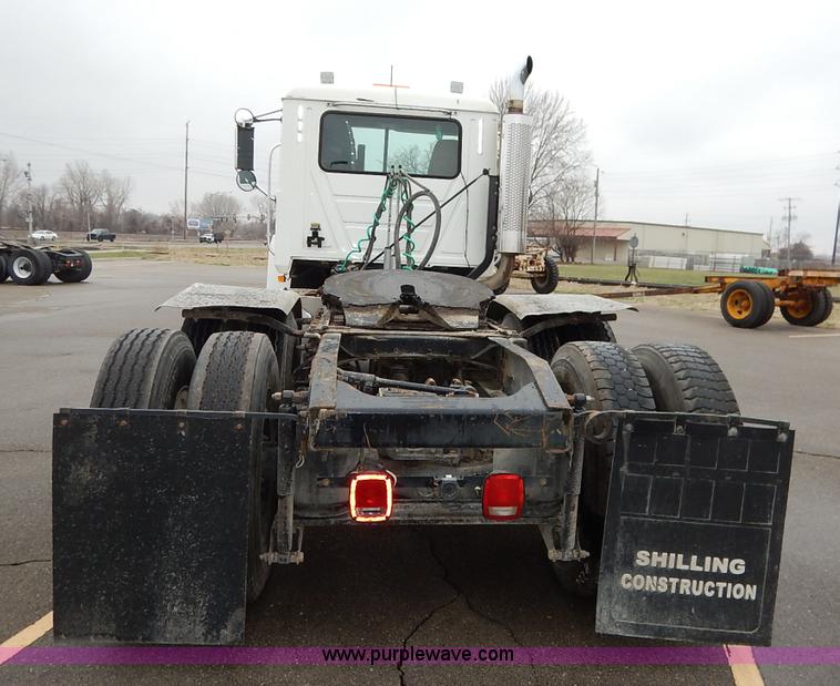 image for item K7320 2004 Mack CH613 semi truck