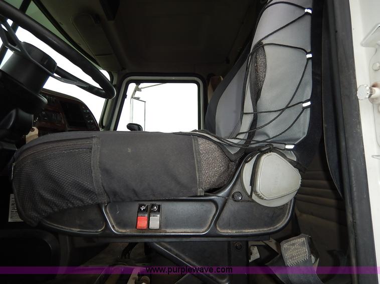 image for item K7320 2004 Mack CH613 semi truck