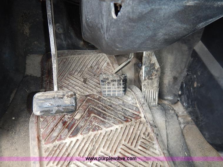 image for item K7320 2004 Mack CH613 semi truck