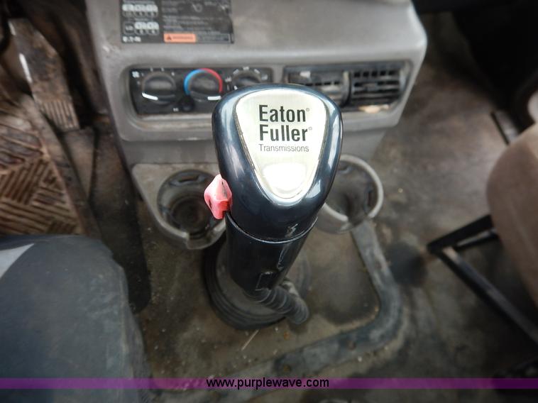 image for item K7320 2004 Mack CH613 semi truck