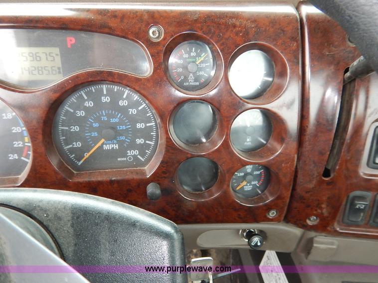 image for item K7320 2004 Mack CH613 semi truck