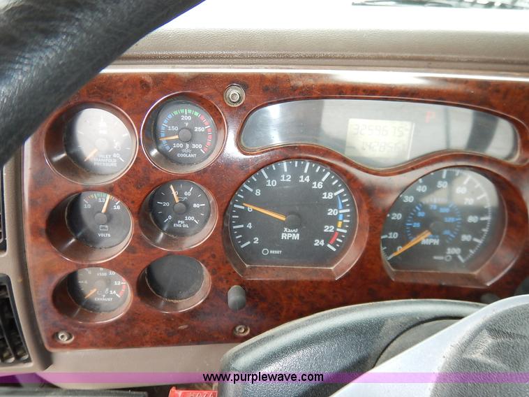 image for item K7320 2004 Mack CH613 semi truck