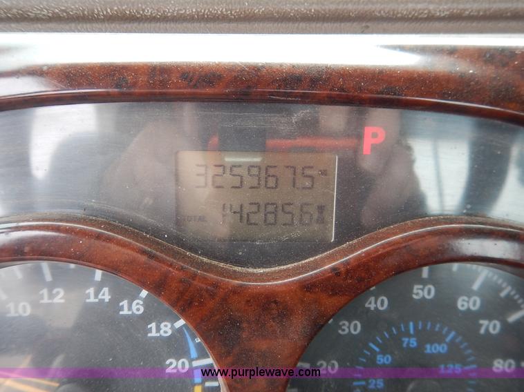 image for item K7320 2004 Mack CH613 semi truck