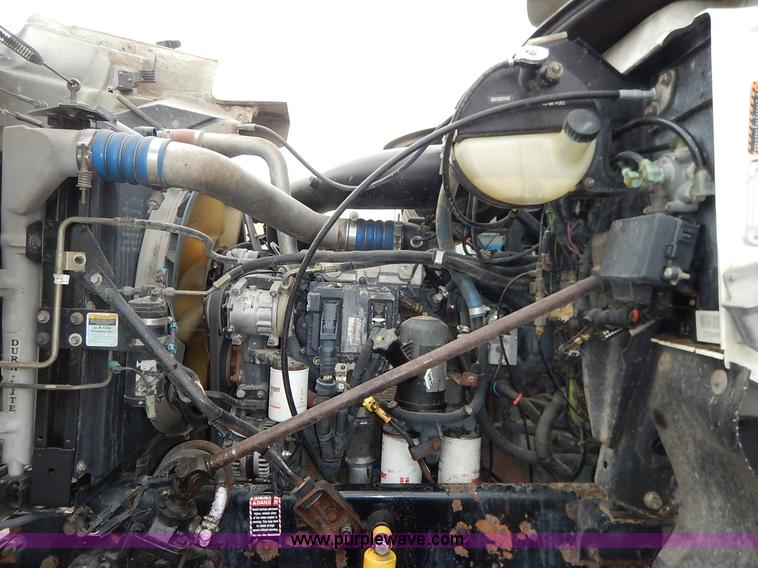 image for item K7320 2004 Mack CH613 semi truck