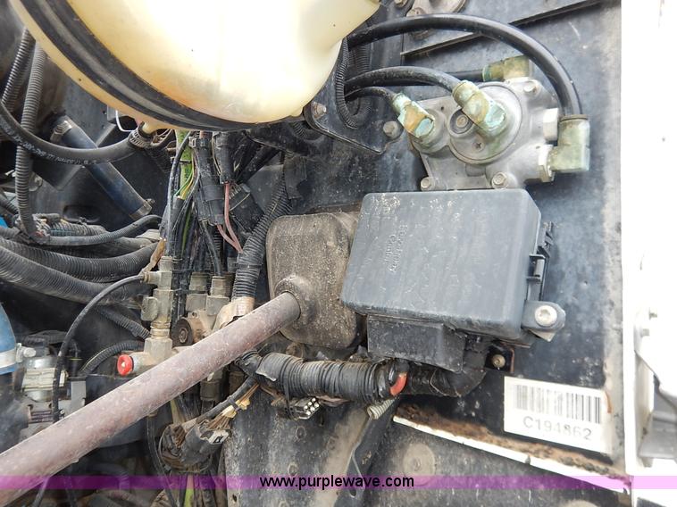 image for item K7320 2004 Mack CH613 semi truck