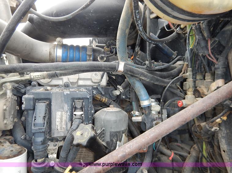 image for item K7320 2004 Mack CH613 semi truck