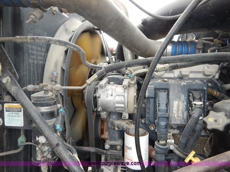 image for item K7320 2004 Mack CH613 semi truck