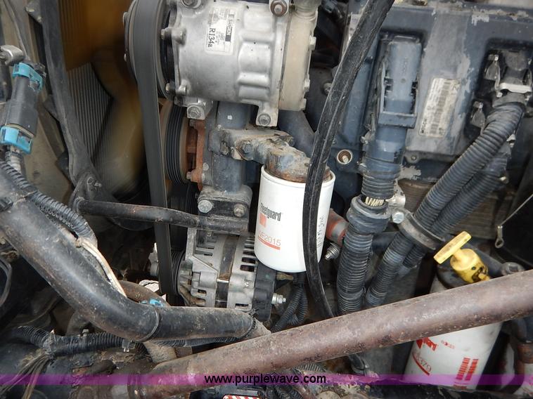 image for item K7320 2004 Mack CH613 semi truck