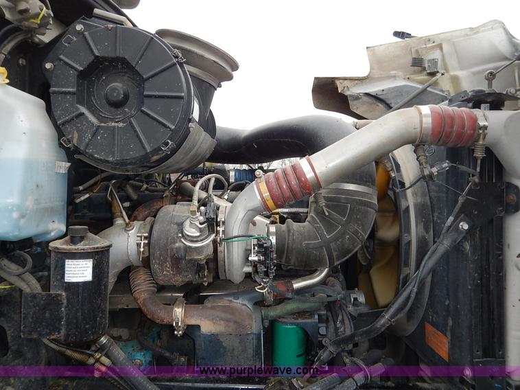 image for item K7320 2004 Mack CH613 semi truck