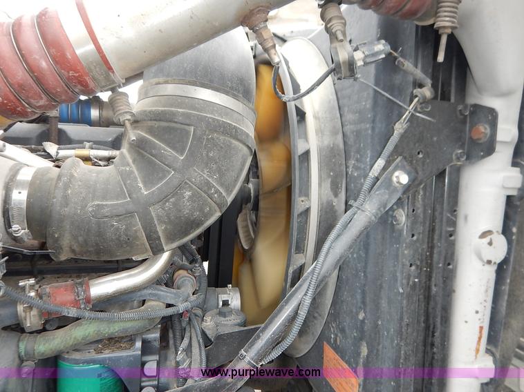 image for item K7320 2004 Mack CH613 semi truck