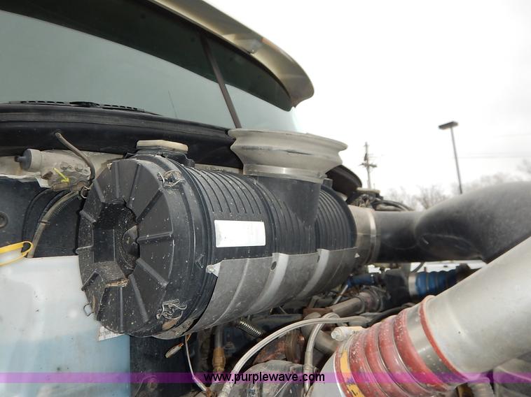 image for item K7320 2004 Mack CH613 semi truck