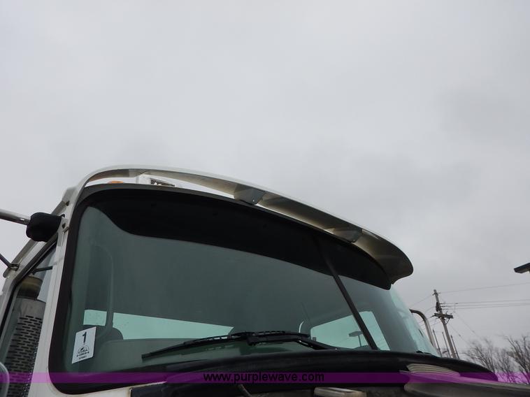 image for item K7320 2004 Mack CH613 semi truck