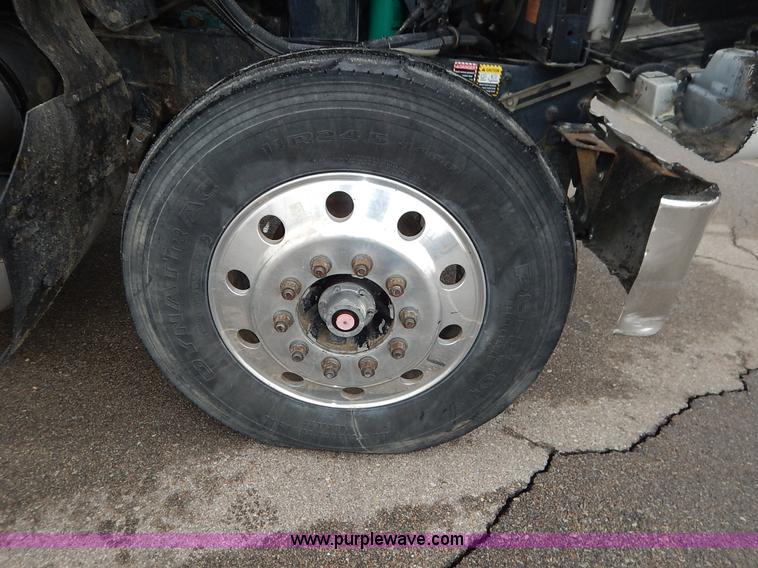 image for item K7320 2004 Mack CH613 semi truck