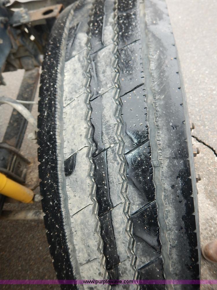 image for item K7320 2004 Mack CH613 semi truck