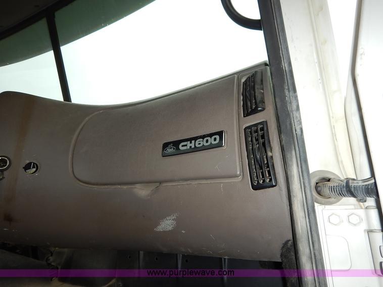 image for item K7320 2004 Mack CH613 semi truck