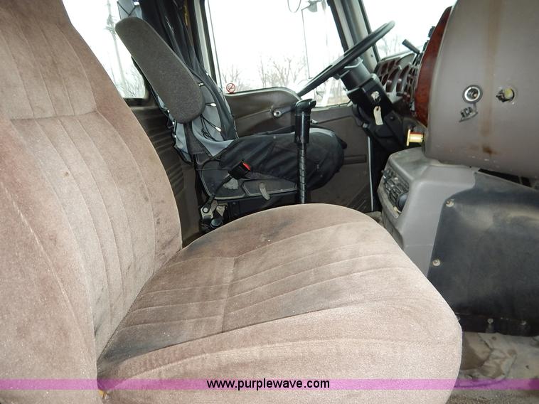 image for item K7320 2004 Mack CH613 semi truck