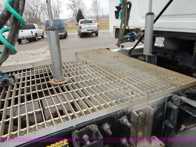 image for item K7320 2004 Mack CH613 semi truck