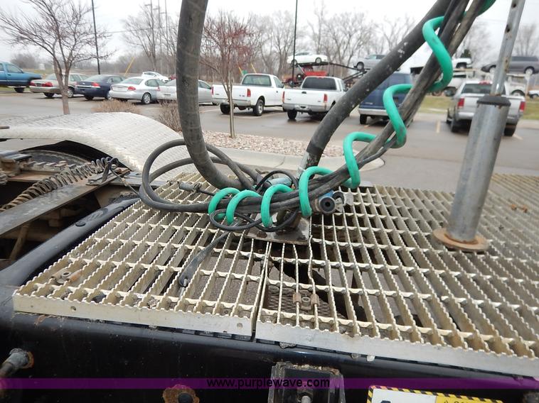 image for item K7320 2004 Mack CH613 semi truck