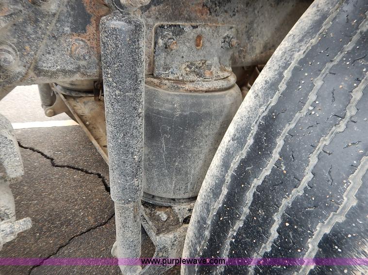 image for item K7320 2004 Mack CH613 semi truck