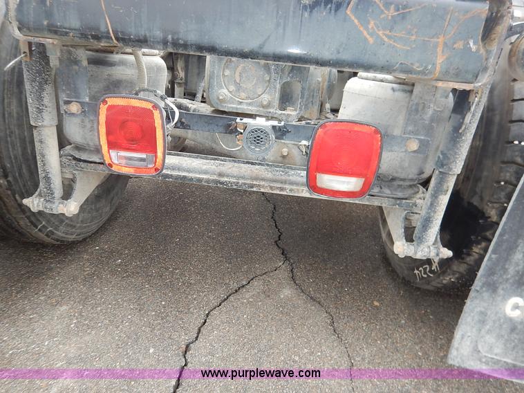 image for item K7320 2004 Mack CH613 semi truck