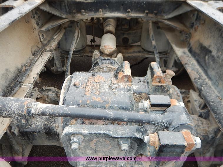 image for item K7320 2004 Mack CH613 semi truck