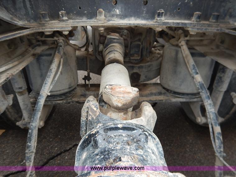 image for item K7320 2004 Mack CH613 semi truck