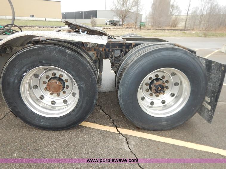 image for item K7320 2004 Mack CH613 semi truck