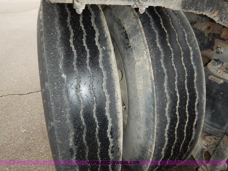 image for item K7320 2004 Mack CH613 semi truck