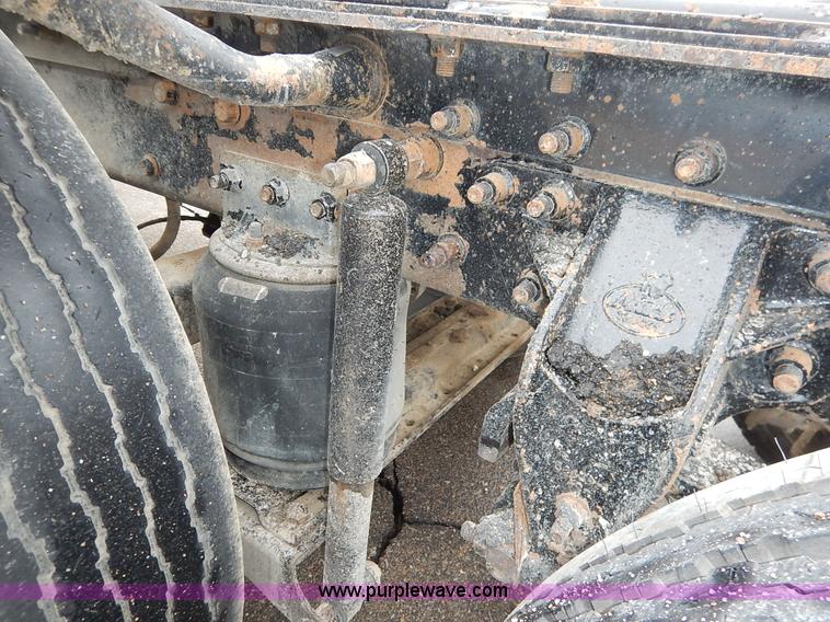 image for item K7320 2004 Mack CH613 semi truck