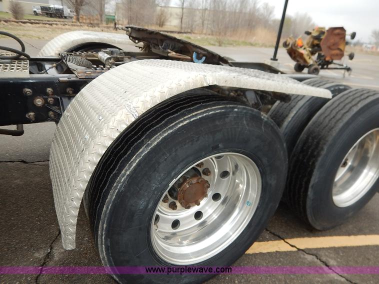 image for item K7320 2004 Mack CH613 semi truck