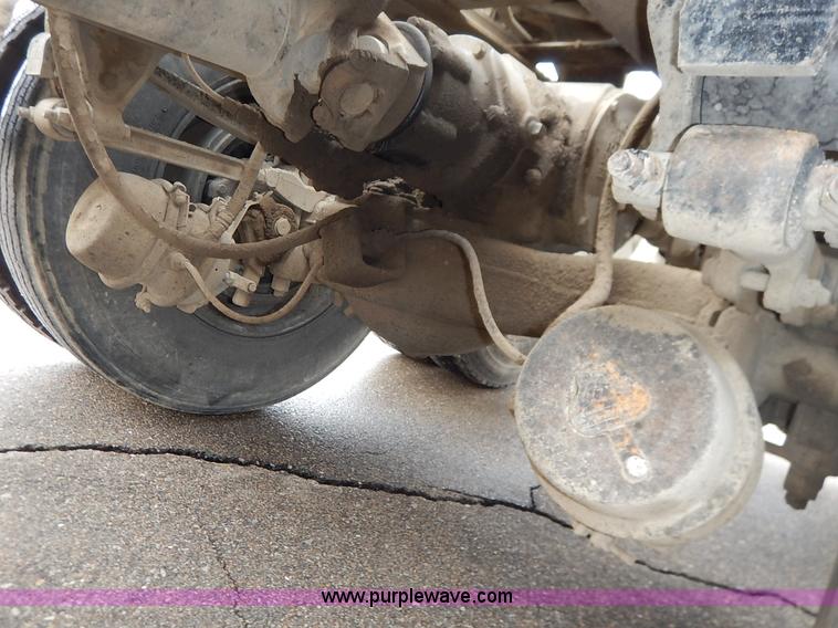 image for item K7320 2004 Mack CH613 semi truck