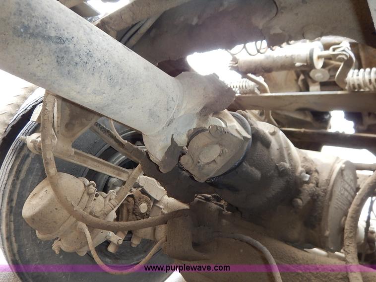 image for item K7320 2004 Mack CH613 semi truck