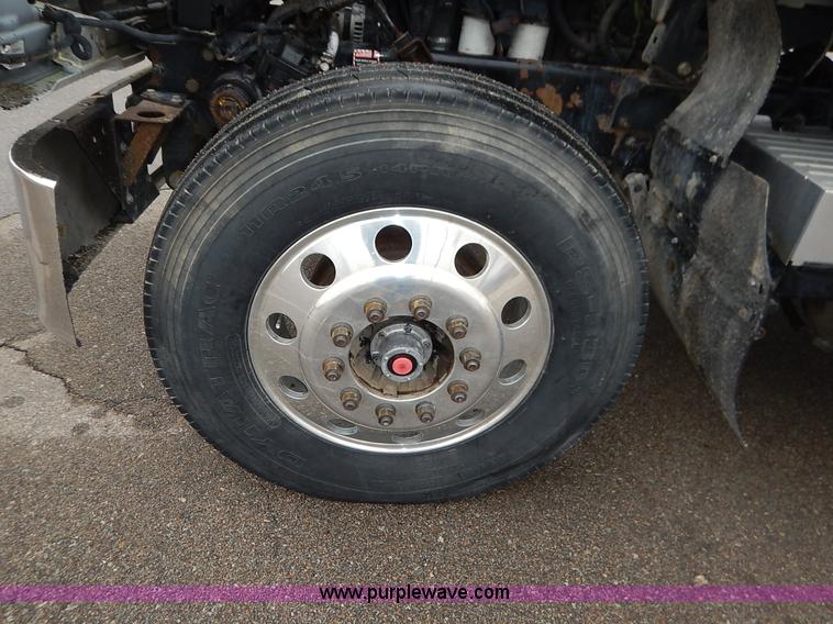 image for item K7320 2004 Mack CH613 semi truck