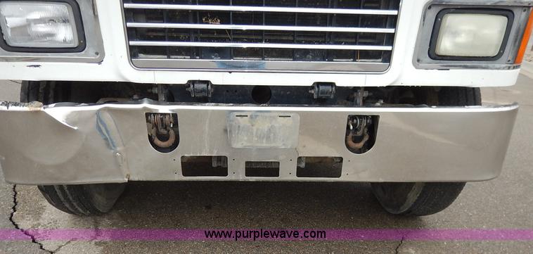 image for item K7320 2004 Mack CH613 semi truck