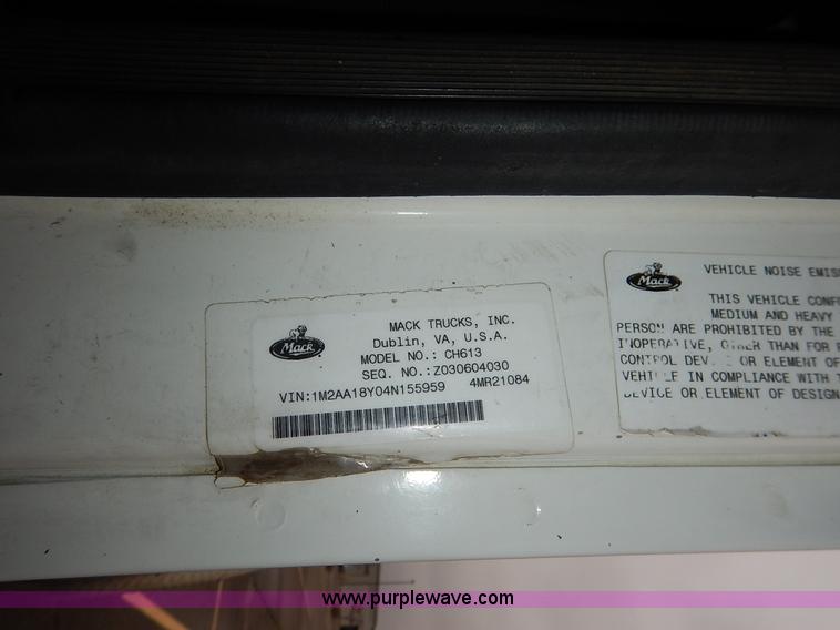 image for item K7320 2004 Mack CH613 semi truck