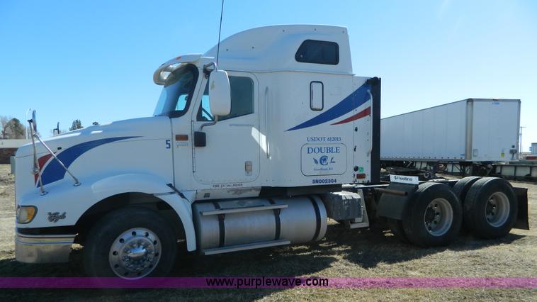 image for item K8011 2005 International 9400i Eagle semi truck
