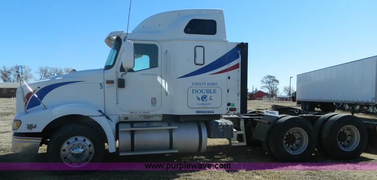image for item K8011 2005 International 9400i Eagle semi truck
