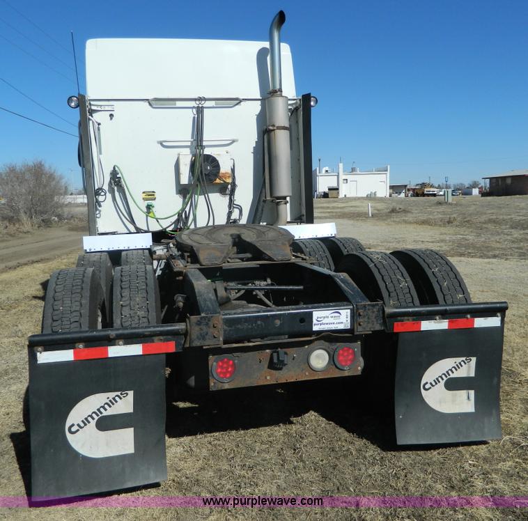 image for item K8011 2005 International 9400i Eagle semi truck